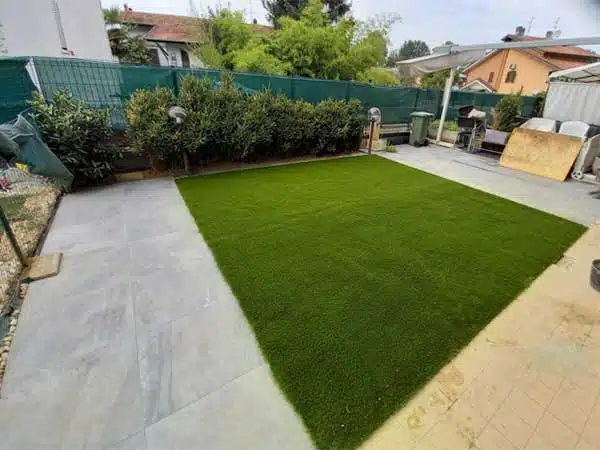 Realizzazione-giardini-con-prato-sintetico-Milano